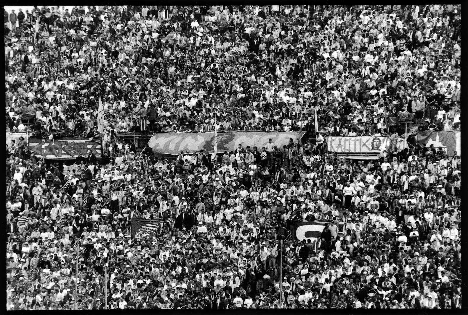 Tribune des Ultras et des Winners avant le début du match contre Paris - saison 1996 1997
