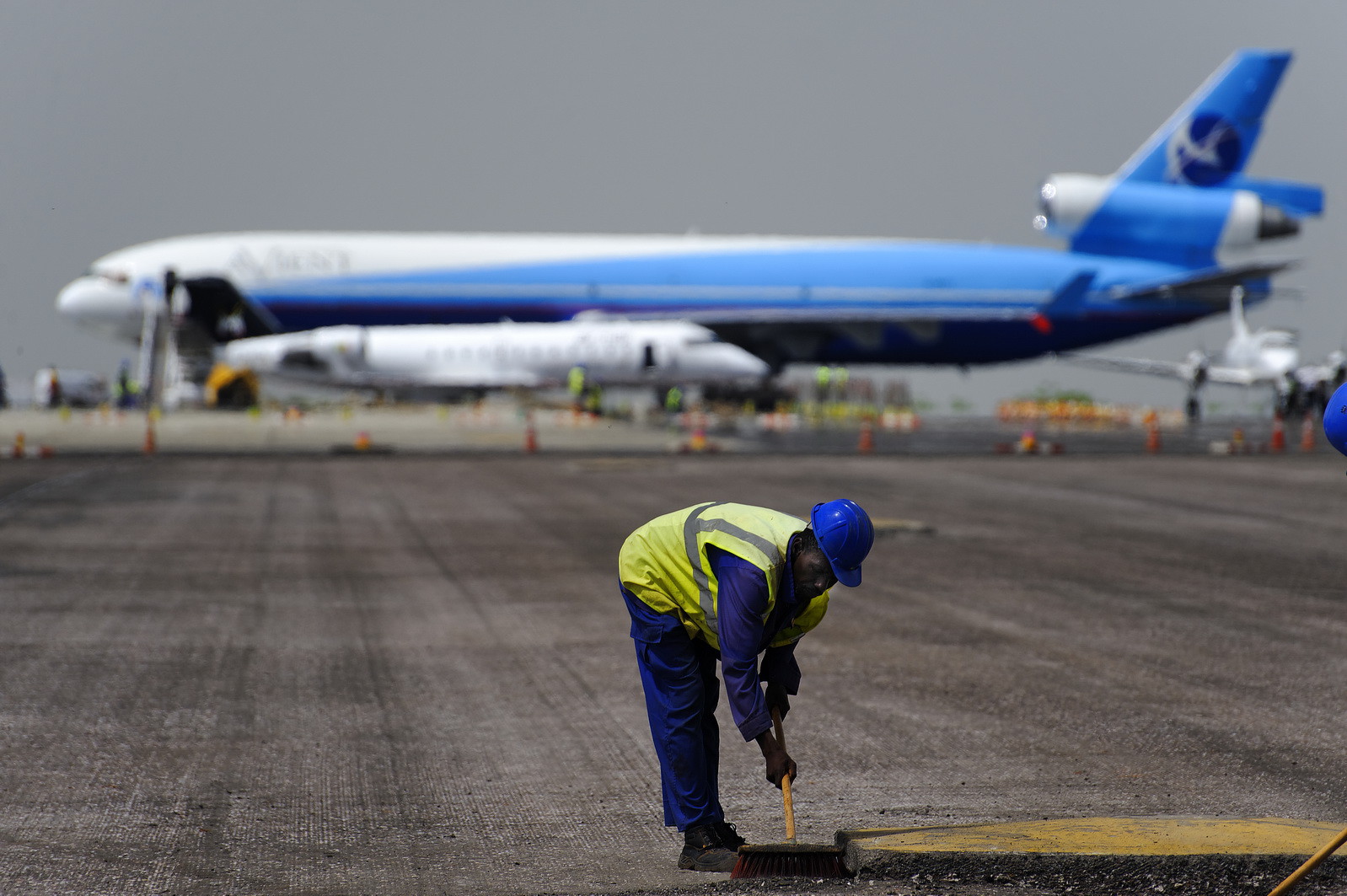Travaux d'agrandissement de l'aéroport de Bamako au Mali pour le groupement Sogéa Satom   Fayat. Juin 2012