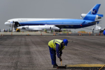 Travaux d'agrandissement de l'aéroport de Bamako au Mali pour le groupement Sogéa Satom   Fayat. Juin 2012